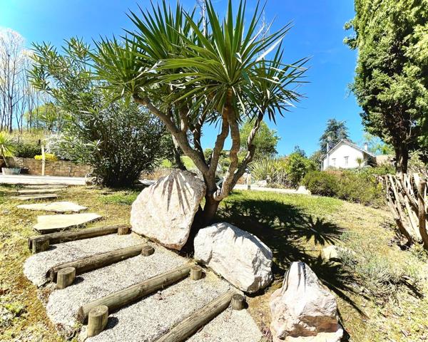 Élégante Propriété 2 maisons, 1 appart sur 8,5 ha avec étangs et bois