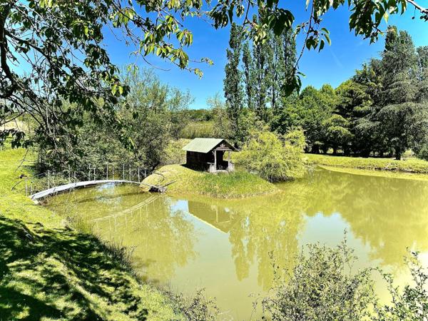 Élégante Propriété 2 maisons, 1 appart sur 8,5 ha avec étangs et bois
