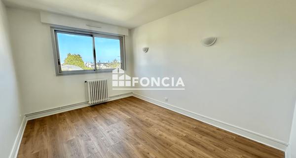 Location Appartement 4 pièces 83 m² - Sèvres 92310