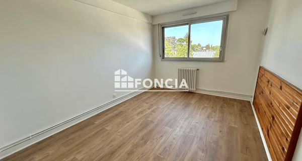Location Appartement 4 pièces 83 m² - Sèvres 92310