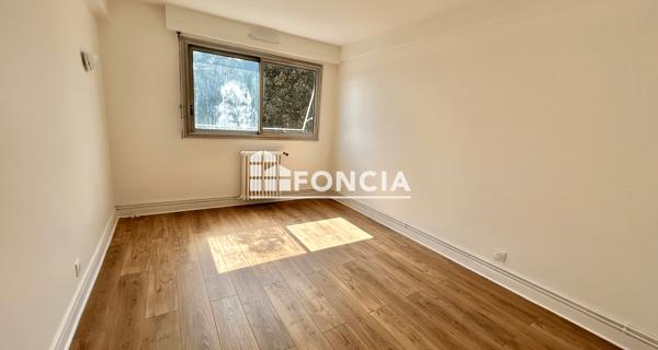 Location Appartement 4 pièces 83 m² - Sèvres 92310