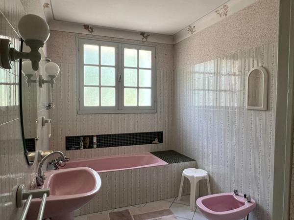 Ensemble immobilier sur un parc de 6 hectares !