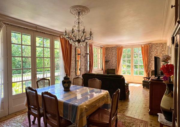 Ensemble immobilier sur un parc de 6 hectares !