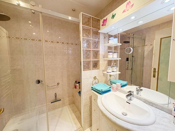 HYERES - Appartement T3 - Parking - Ascenseur