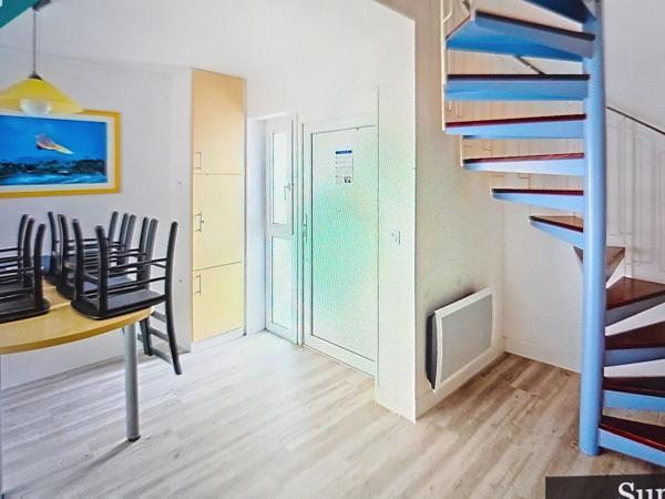 Appartement duplex avec deux chambres et plage et commerces à pied