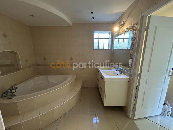 Vente
                Maison62 m² - 4 Pièces -
                    VILLENEUVE LE ROI (94290)