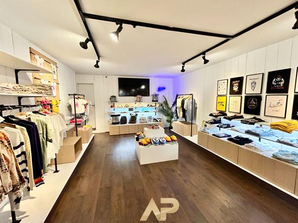 Local commercial centre ville de La Rochelle 59 000 € **  - Référence  FB677HDO