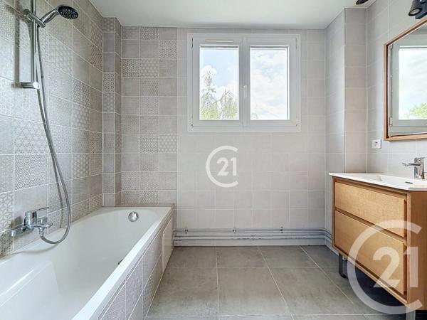 Appartement F3 à vendre  3 pièces - 66,95 m 2   MONTREUIL  - 93