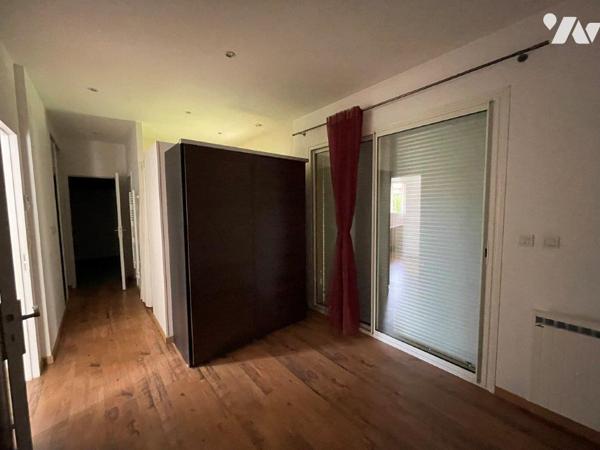 VILLECOMTAL/ARROS (32) Belle villa plain-pied de 2006 sur 615m².