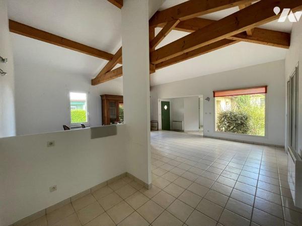 VILLECOMTAL/ARROS (32) Belle villa plain-pied de 2006 sur 615m².