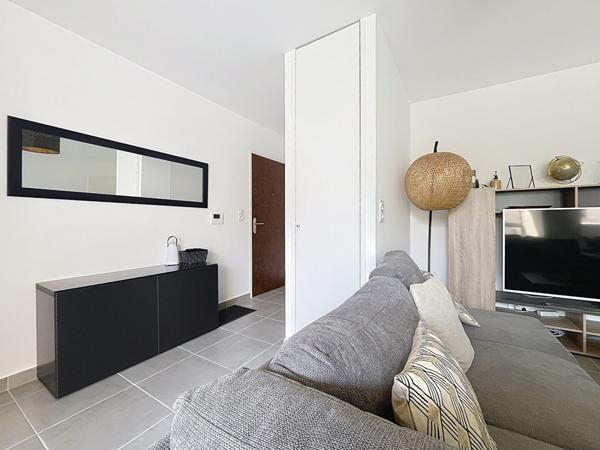 A vendre - Appartement T3 de 67 m² vendu meublé, avec balcon et parking, dans résidence récente (2021) avec ascenseur "Angers Gare/ Pont Noir"