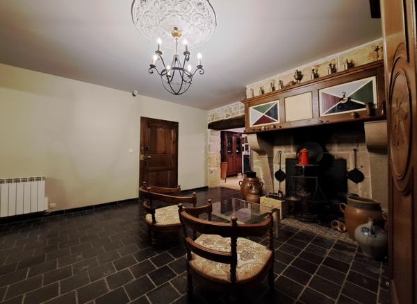 Maison en pierre avec grange