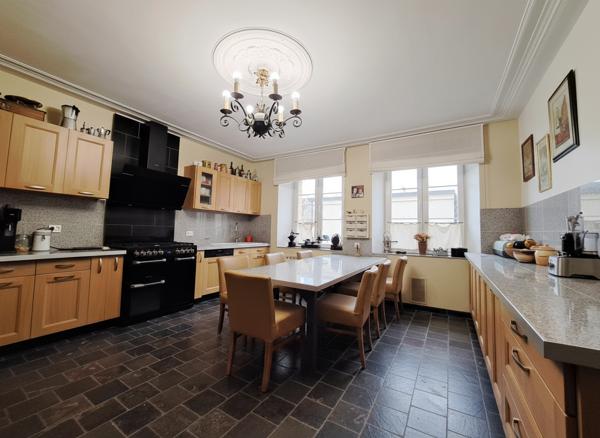 Maison en pierre avec grange