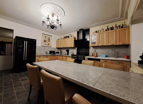 Maison en pierre avec grange