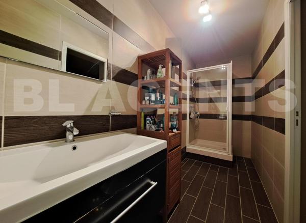 Maison en pierre avec grange