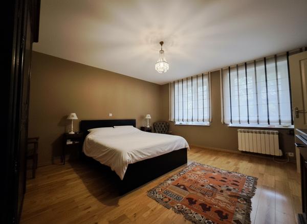 Maison en pierre avec grange