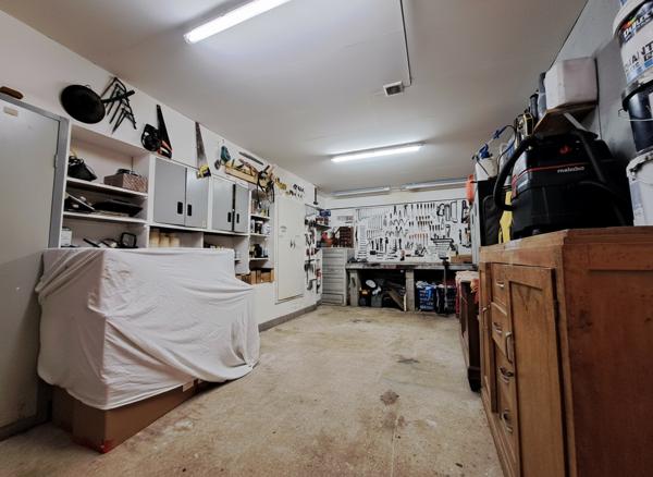 Maison en pierre avec grange