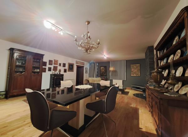 Maison en pierre avec grange