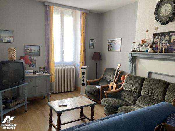 VIAGER, BAUD CENTRE VILLE, MAISON MITOYENNE AVEC GARAGE ET JARDINET / REF 31RLC