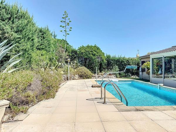 VILLA 89M² climatisée avec Piscine et Garage