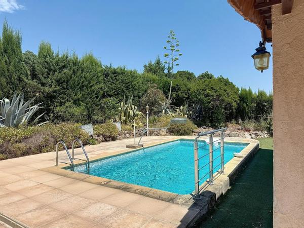 VILLA 89M² climatisée avec Piscine et Garage