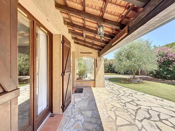 VILLA 89M² climatisée avec Piscine et Garage