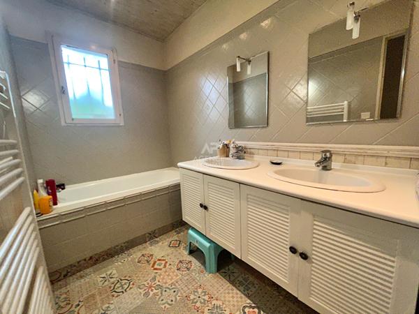 Maison Carrieres Sous Poissy 5 pièce(s) 132 m2 Loyer 1 650 €/mois **  - Référence  9289