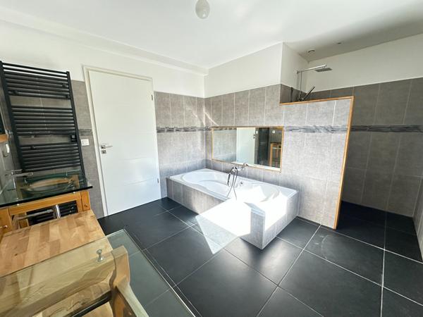 Maison d'architecte -2014- DPE B - 4 chambres - PISICNE