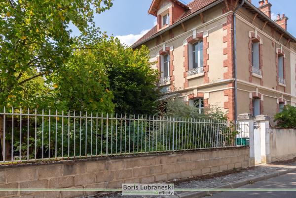 Maison
         6 pièces
        - 145 m² Exclusivité 338 000 € *