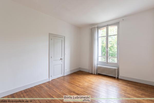Maison
         6 pièces
        - 145 m² Exclusivité 338 000 € *