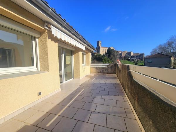 Charmante maison de village en pierres avec sous-sol et jardin