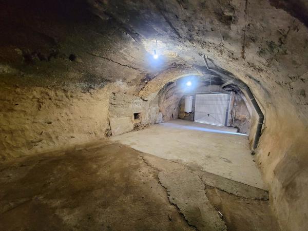 Charmante maison de village en pierres avec sous-sol et jardin