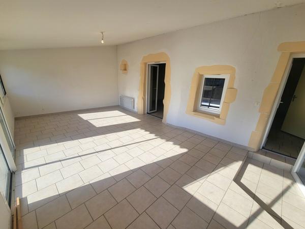 Charmante maison de village en pierres avec sous-sol et jardin