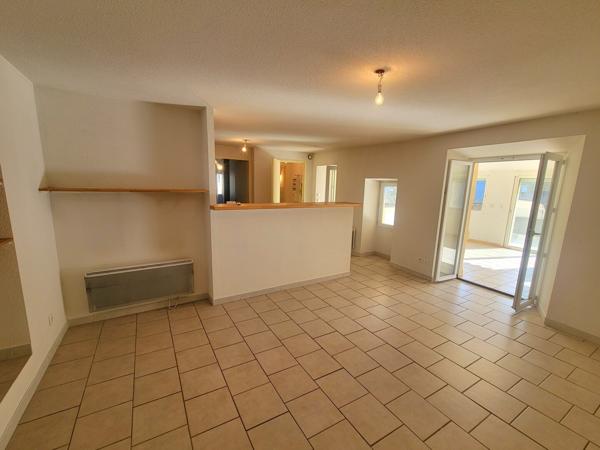 Charmante maison de village en pierres avec sous-sol et jardin