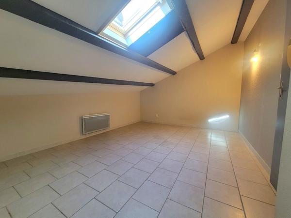 Charmante maison de village en pierres avec sous-sol et jardin