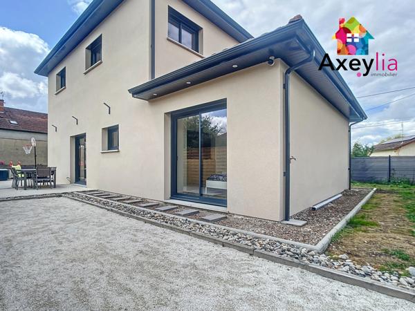 Pouilly-sous-Charlieu (42720) A VENDRE - POUILLY-SOUS-CHARLIEU - MAISON DE 2023 AVEC QUATRE CHAMBRES DONT UNE SUITE PARENTALE, GARAGE ET TER