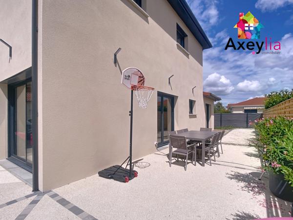 Pouilly-sous-Charlieu (42720) A VENDRE - POUILLY-SOUS-CHARLIEU - MAISON DE 2023 AVEC QUATRE CHAMBRES DONT UNE SUITE PARENTALE, GARAGE ET TER