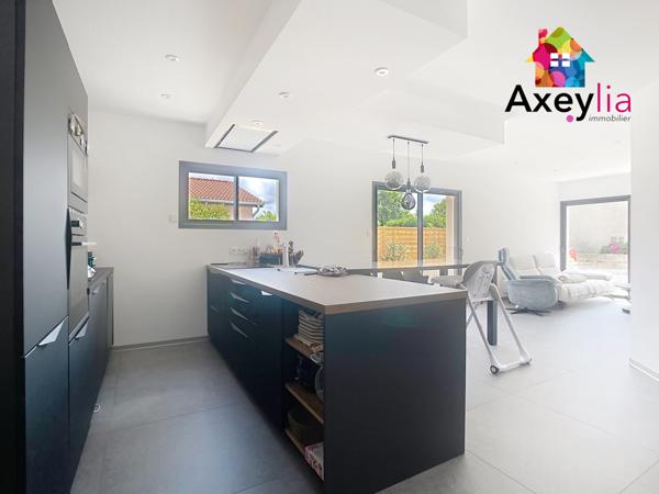 Pouilly-sous-Charlieu (42720) A VENDRE - POUILLY-SOUS-CHARLIEU - MAISON DE 2023 AVEC QUATRE CHAMBRES DONT UNE SUITE PARENTALE, GARAGE ET TER