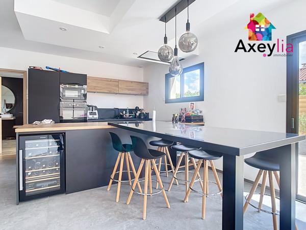 Pouilly-sous-Charlieu (42720) A VENDRE - POUILLY-SOUS-CHARLIEU - MAISON DE 2023 AVEC QUATRE CHAMBRES DONT UNE SUITE PARENTALE, GARAGE ET TER