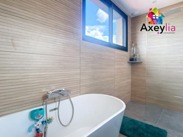 Pouilly-sous-Charlieu (42720) A VENDRE - POUILLY-SOUS-CHARLIEU - MAISON DE 2023 AVEC QUATRE CHAMBRES DONT UNE SUITE PARENTALE, GARAGE ET TER