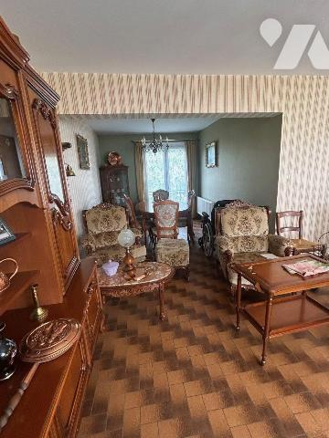 À Vendre à Mauriac (CANTAL)  - Pavillon avec fort potentiel au coeur de la ville.

Idéalement...