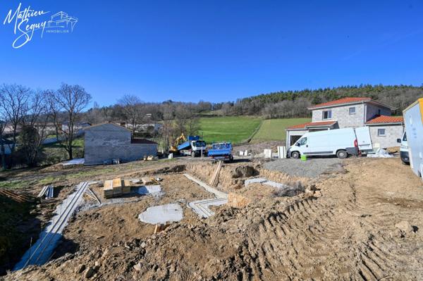 Agréable terrain constructible orienté sud au cœur du village