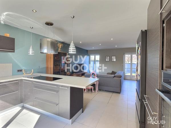 RARE SUR LE SECTEUR  T4 DEUX CHAMBRES DE 87 m² EN REZ-DE-JARDIN AVEC TERRASSES & PISCINE