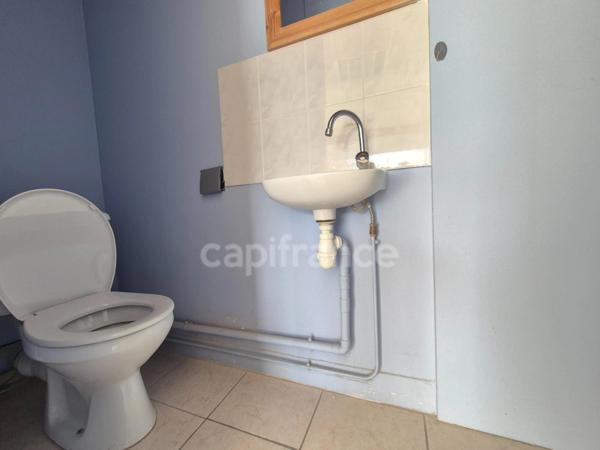 Local commercial/bureau à vendre SAUJON (17)