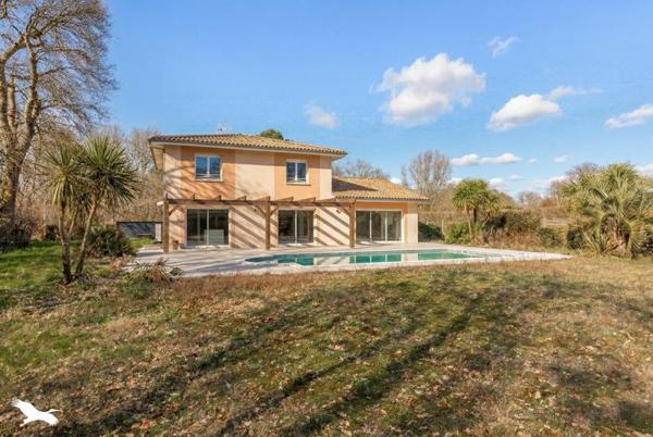 Maison à vendre 649 970 € Saint-Jean-d'Illac 6 p 183 m² DPE B