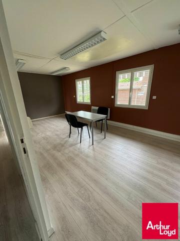 IDEAL BUREAUX SUR AXE PASSANT - refait à neuf - trés lumineux