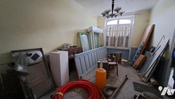 Immeuble comprenant 5 appartements à rénover