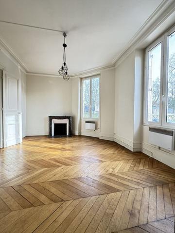 Vente Immeuble370,15 m² - 12 Pièces - ORLEANS (45000)