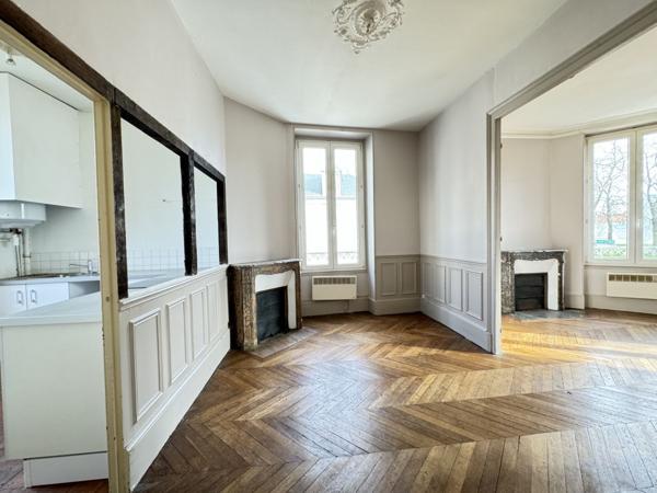 Vente Immeuble370,15 m² - 12 Pièces - ORLEANS (45000)
