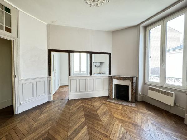 Vente Immeuble370,15 m² - 12 Pièces - ORLEANS (45000)